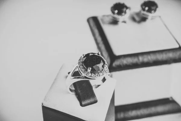 Schöner Silberner Ring Aus Nächster Nähe — Stockfoto