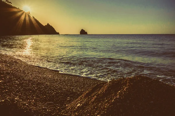 Beautiful sunrise by the sea — Stock Photo, Image