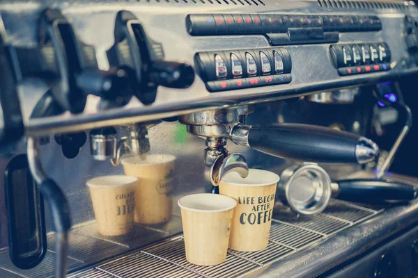 Koffie Wordt Bereid Een Koffiezetapparaat — Stockfoto