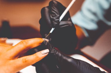 yordamlar için çivi kaplıca