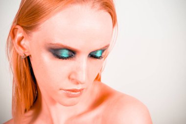 Makyaj yeşil gölgeler ile