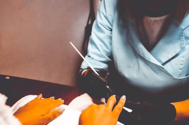 yordamlar için çivi kaplıca