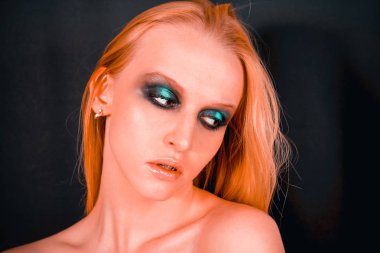 Makyaj yeşil gölgeler ile