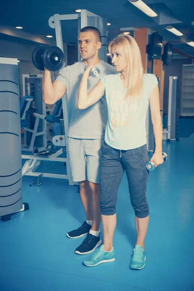 Persoonlijke training in de sportschool — Stockfoto