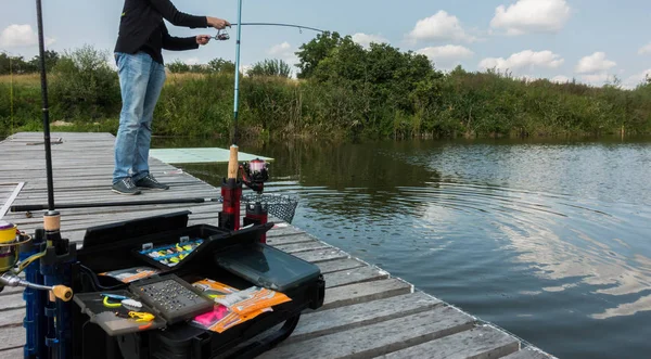 Pesca sullo sfondo del lago — Foto Stock