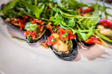 Biber ile pişmiş midye