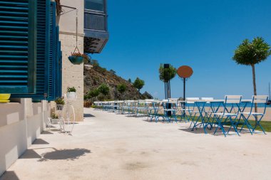 Güzel tatil beldesi. Denizin kenarında yaz tatili