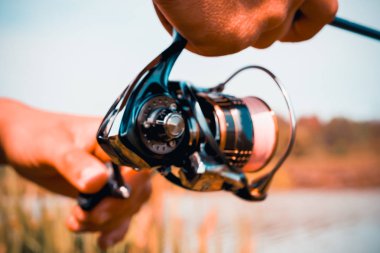 balıkçı gölde balık tutma