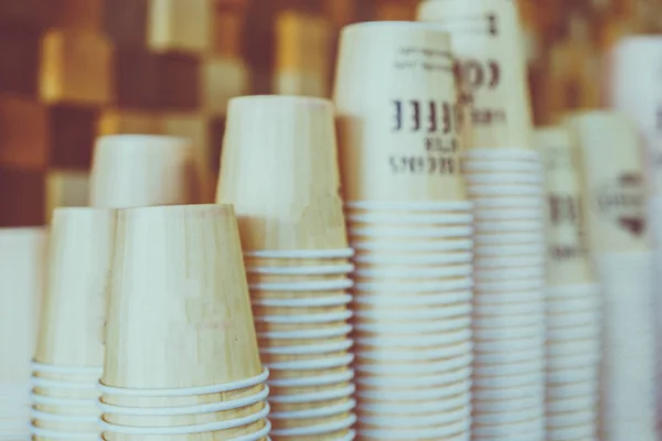 Un montón de tazas desechables para el café — Foto de Stock