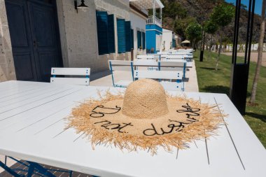 Güzel tatil beldesi. Denizin kenarında yaz tatili