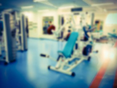 Vinnytsia, Ukrayna - Circa 2018: spor salonunda egzersiz makineleri antrenman.