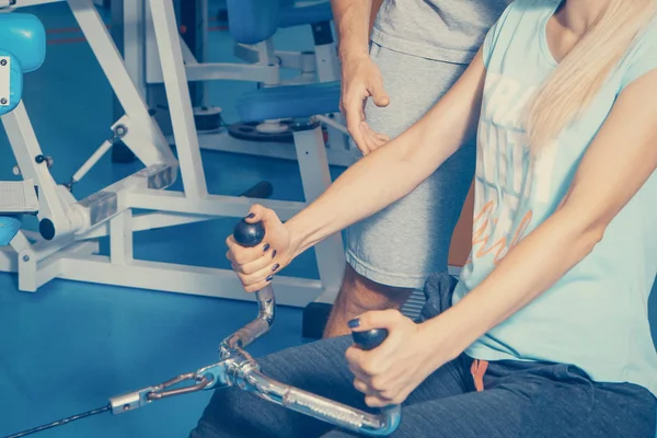 Persoonlijke training in de sportschool — Stockfoto