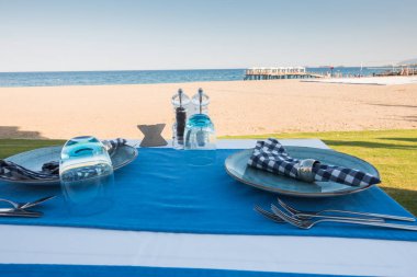 Sahil restoran güzel tablo ayarı