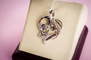 Taşlı güzel kolye