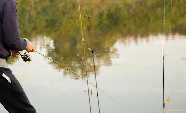 川のマス釣り — ストック写真