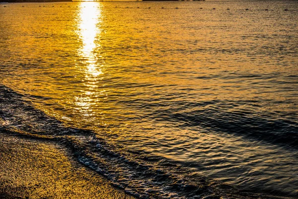 Magnífico nascer do sol no mar — Fotografia de Stock