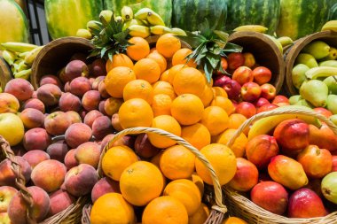 Restoranda açık büfe yemekler