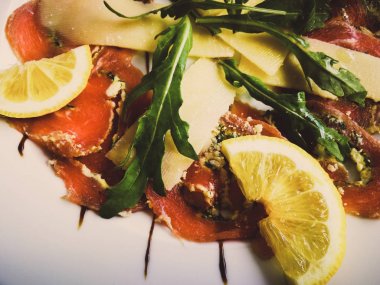 parmesan ile sarsıntılı, yakın