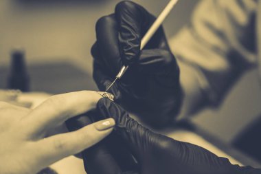 yordamlar için çivi kaplıca