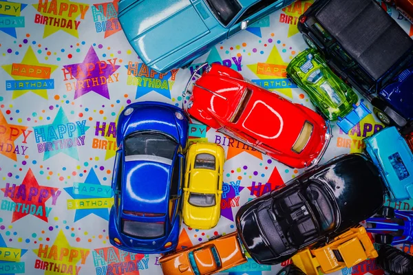 Giocattolo auto regalo di compleanno — Foto Stock