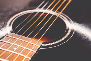 Akustik gitar yakın görünüm