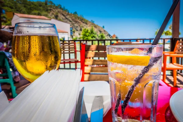 Cocktails in a cafe in a seaside resort — Stock Photo, Image