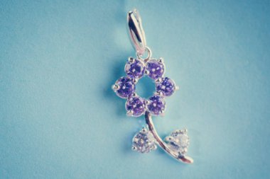 Taşlar ile güzel takı