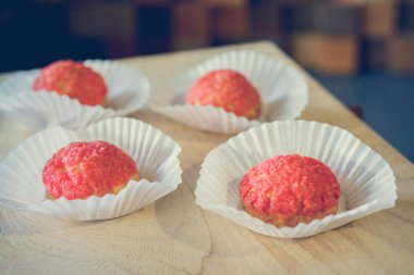 beyaz ambalaj pembe çerezleri