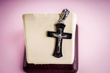 çapraz ortodoks gümüş, yakın