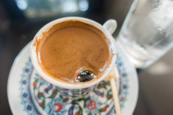 Türkischer Kaffee auf dem Tisch — Stockfoto