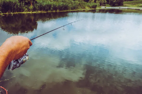 湖でのマス釣り — ストック写真