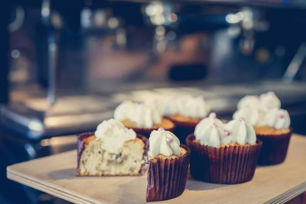 Kahve Makinesi Kafede Capkake — Stok fotoğraf