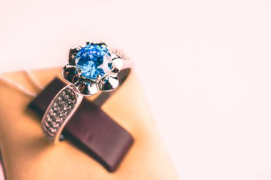 Taşlar ile güzel yüzük