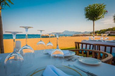 Sahil restoran güzel tablo ayarı