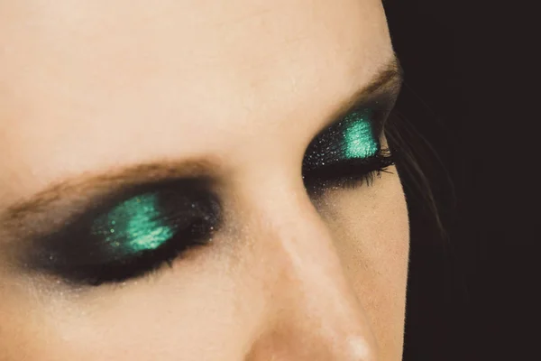 Trucco degli occhi con ombre verdi — Foto Stock