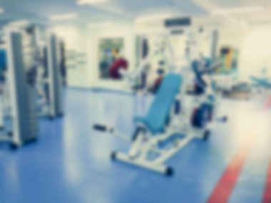 Vinnytsia, Ukrayna - Circa 2018: spor salonunda egzersiz makineleri antrenman.