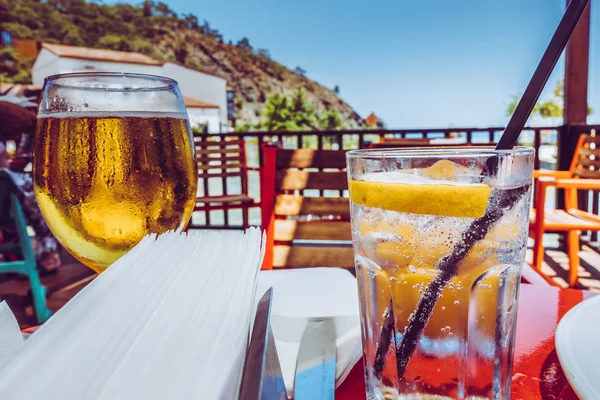 Cocktails in a cafe in a seaside resort — Stock Photo, Image