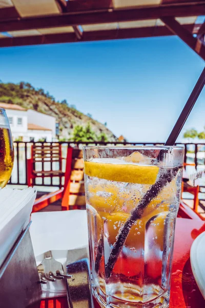 Cocktails in a cafe in a seaside resort — Stock Photo, Image