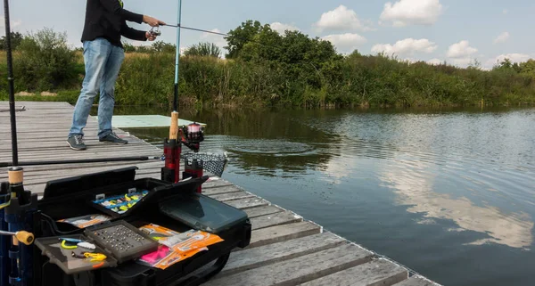 Pesca sullo sfondo del lago — Foto Stock