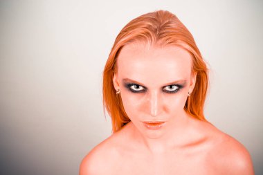 Makyaj yeşil gölgeler ile