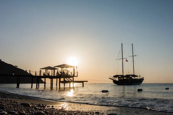 Schöner Sonnenaufgang am Meer — Stockfoto