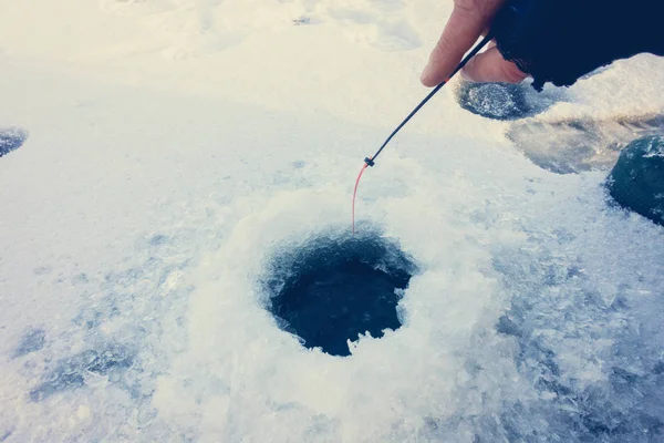 冬の氷釣り趣味 — ストック写真