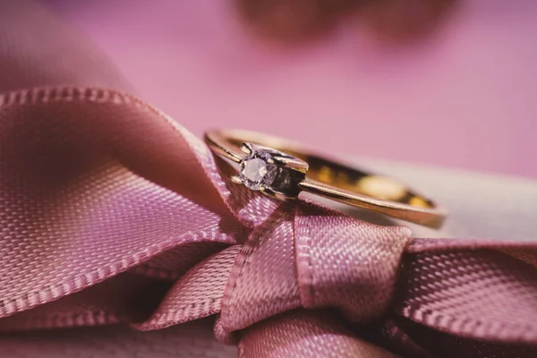 Engagement ring close-up — Stock Photo, Image