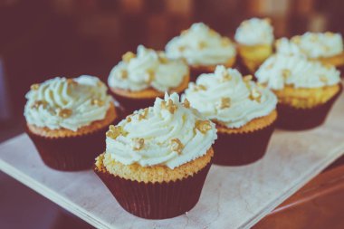 Taze kahve ve kekler