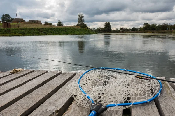 Fiske på sjön bakgrunden — Stockfoto