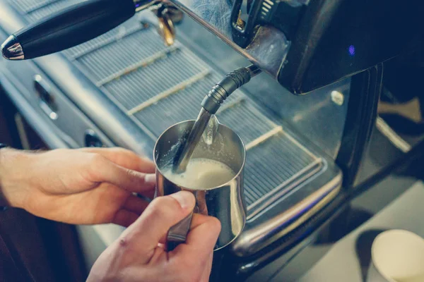 Kaffee Kochen Der Kaffeemaschine — Stockfoto