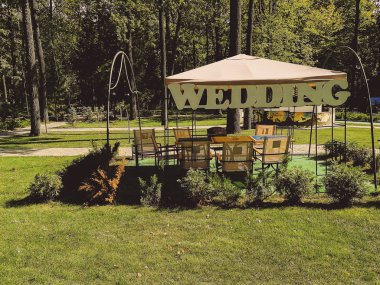 bir Arbor üzerinde yazıt düğün