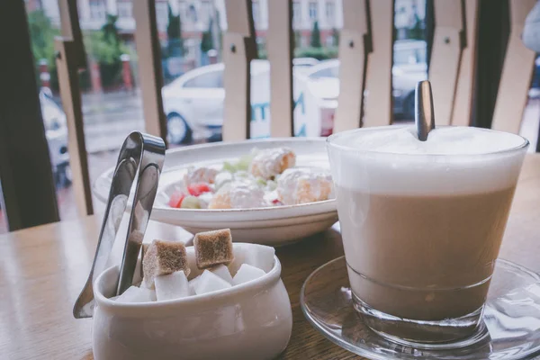 'S ochtends koffie in het café — Stockfoto