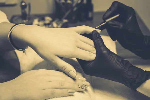 Op de salon spa manicure — Stockfoto