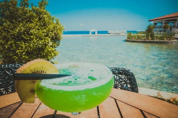 Prachtig terras met uitzicht op de zee — Stockfoto